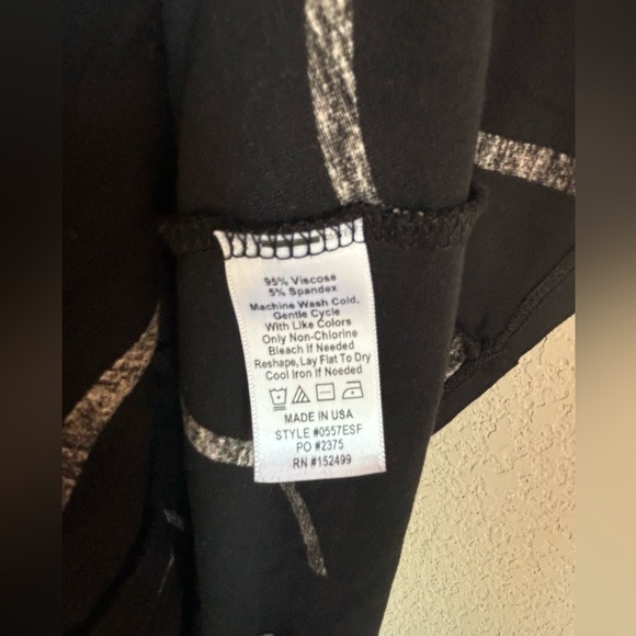 Amour Vert Black and White Wave Pattern “Olive” Viscose Knot Front Midi Dress 2X - Picture 5 of 11